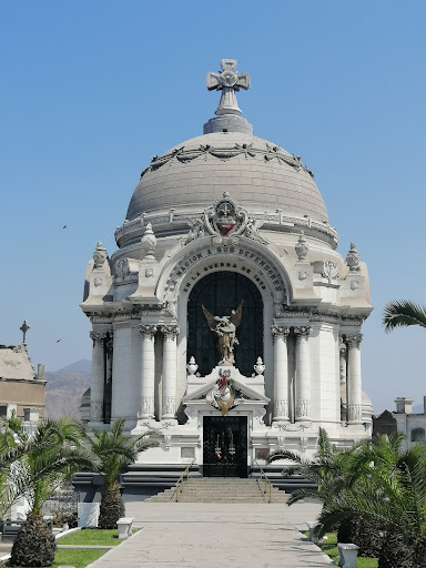 Museo Cementerio Presbítero Maestro